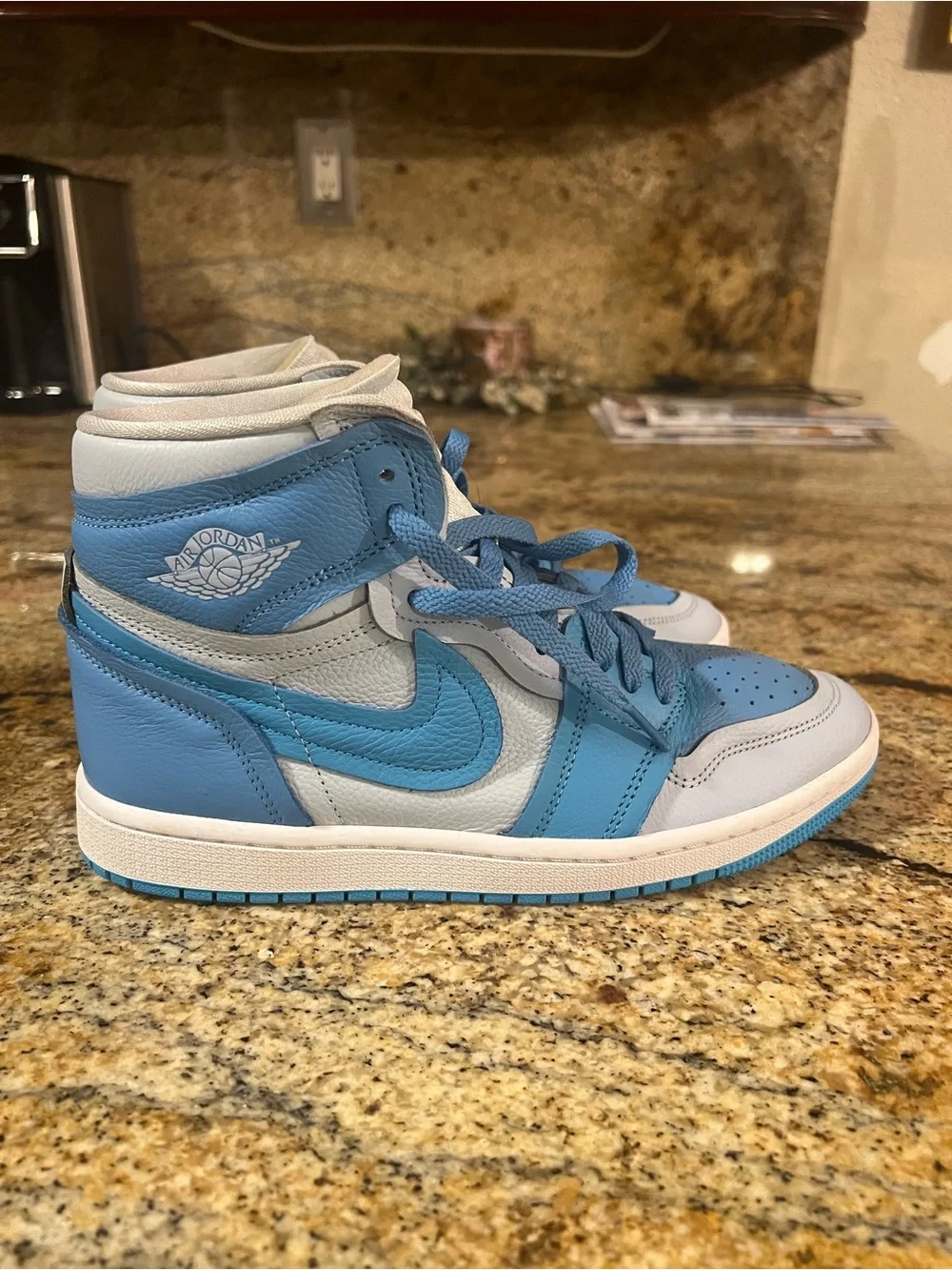 Nike Air Jordan 1 Retro High - Light Blue/White